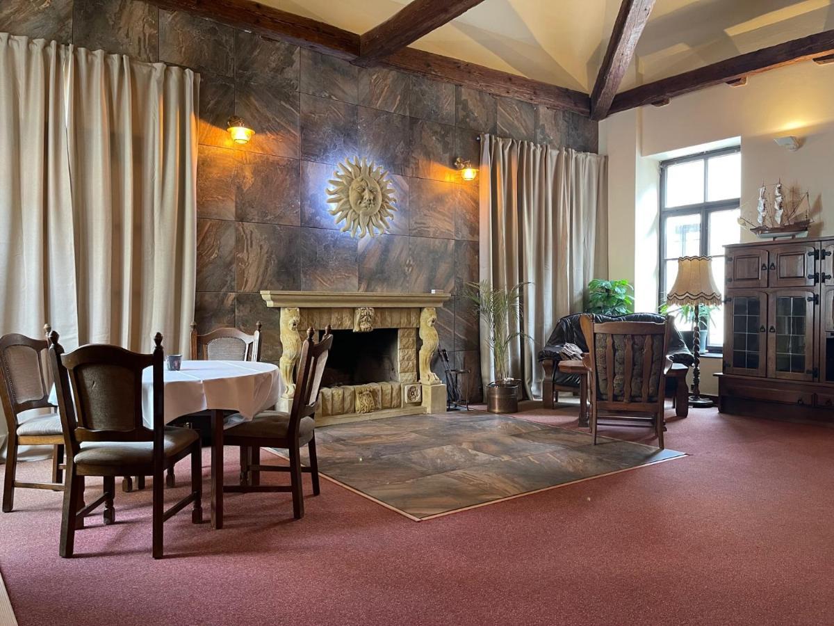 Hotel Veveri Veverska Bityska Экстерьер фото
