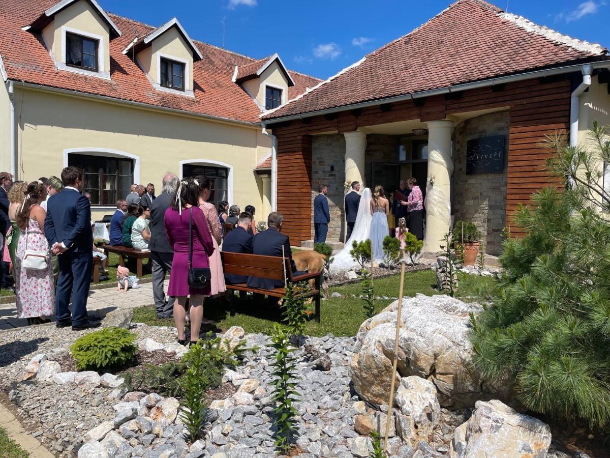 Hotel Veveri Veverska Bityska Экстерьер фото