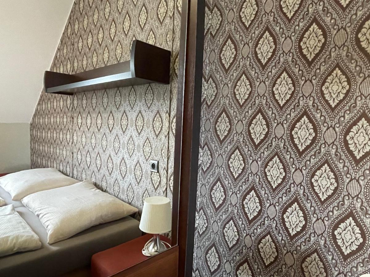 Hotel Veveri Veverska Bityska Экстерьер фото
