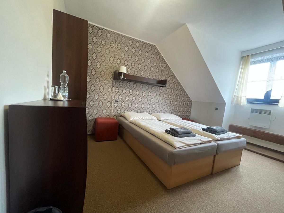 Hotel Veveri Veverska Bityska Экстерьер фото