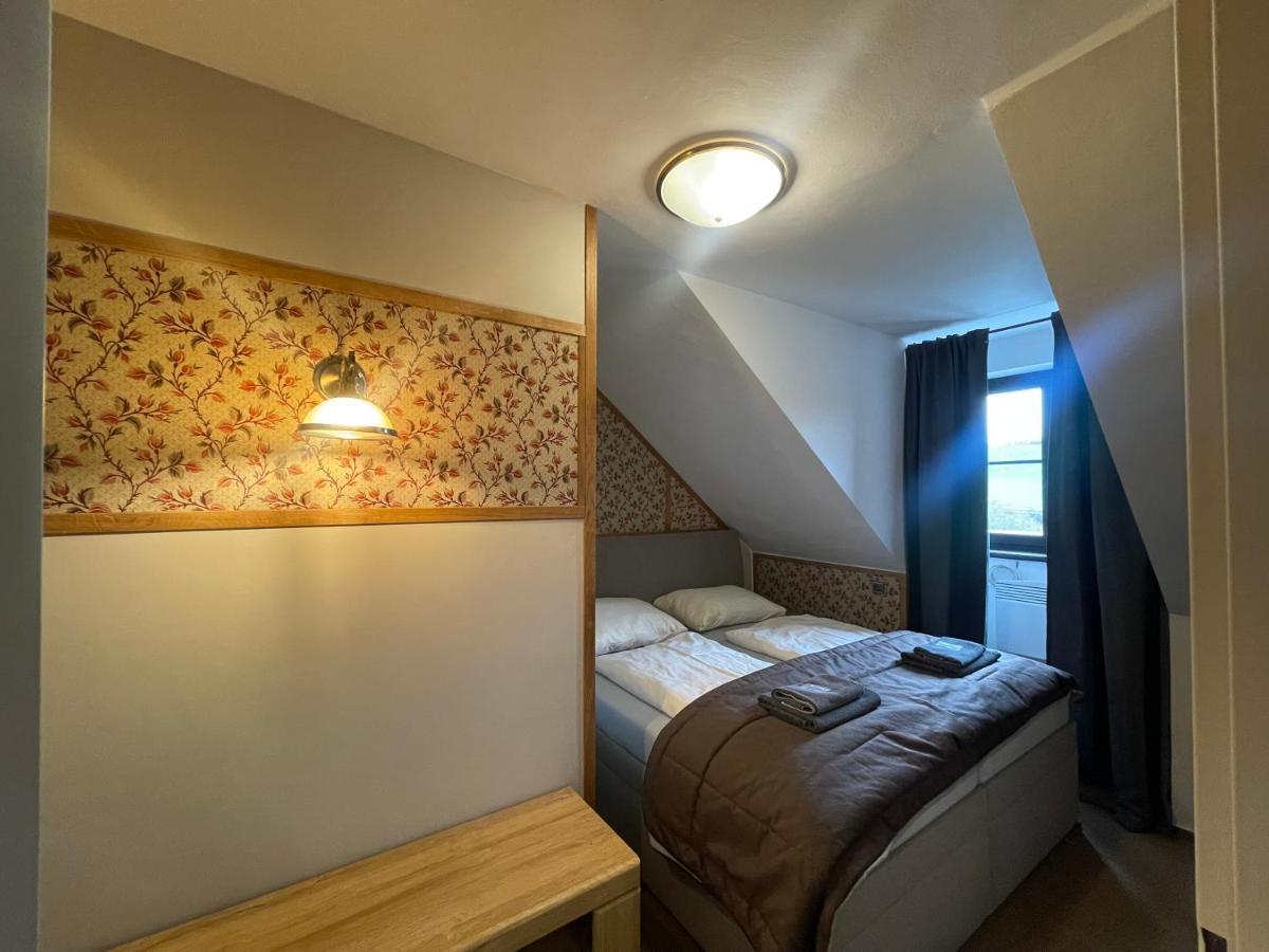 Hotel Veveri Veverska Bityska Экстерьер фото