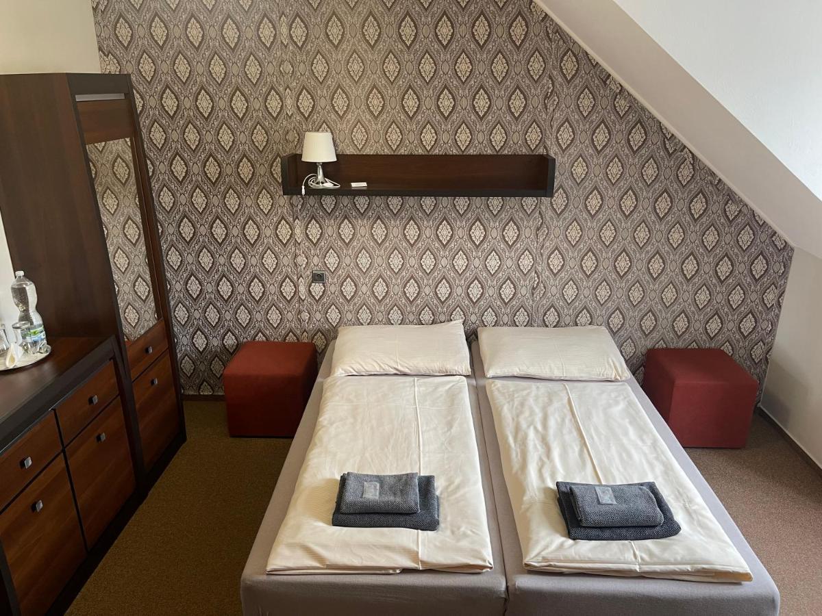 Hotel Veveri Veverska Bityska Экстерьер фото