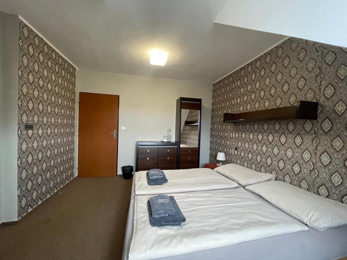 Hotel Veveri Veverska Bityska Экстерьер фото