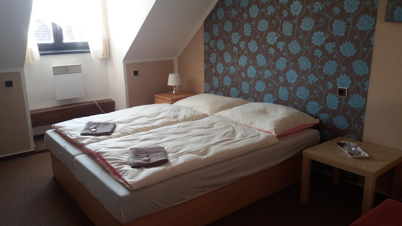 Hotel Veveri Veverska Bityska Экстерьер фото
