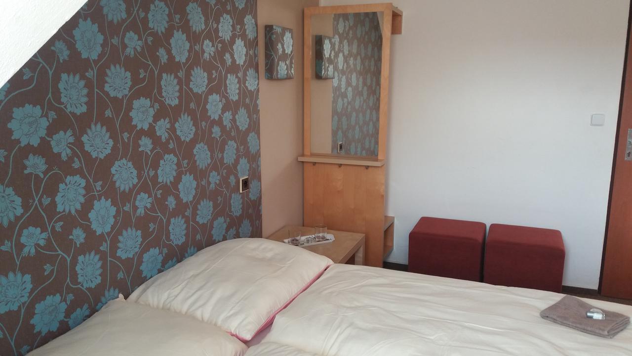 Hotel Veveri Veverska Bityska Экстерьер фото