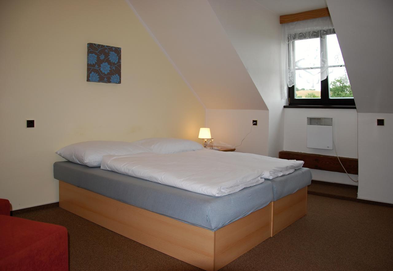 Hotel Veveri Veverska Bityska Экстерьер фото